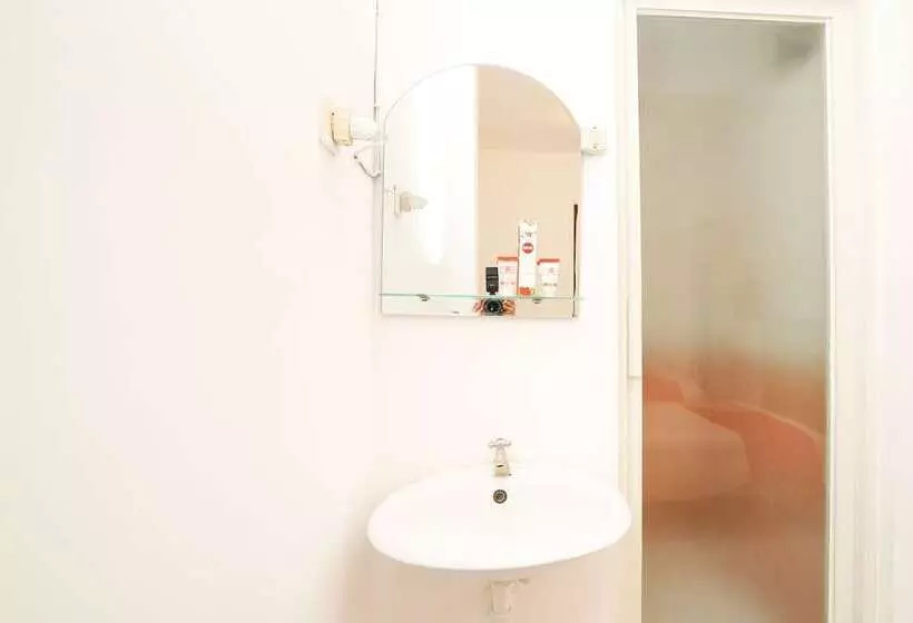 ホテル Marcello Residence Siwalankerto Near Petra University Surabaya Mitra Reddoorz