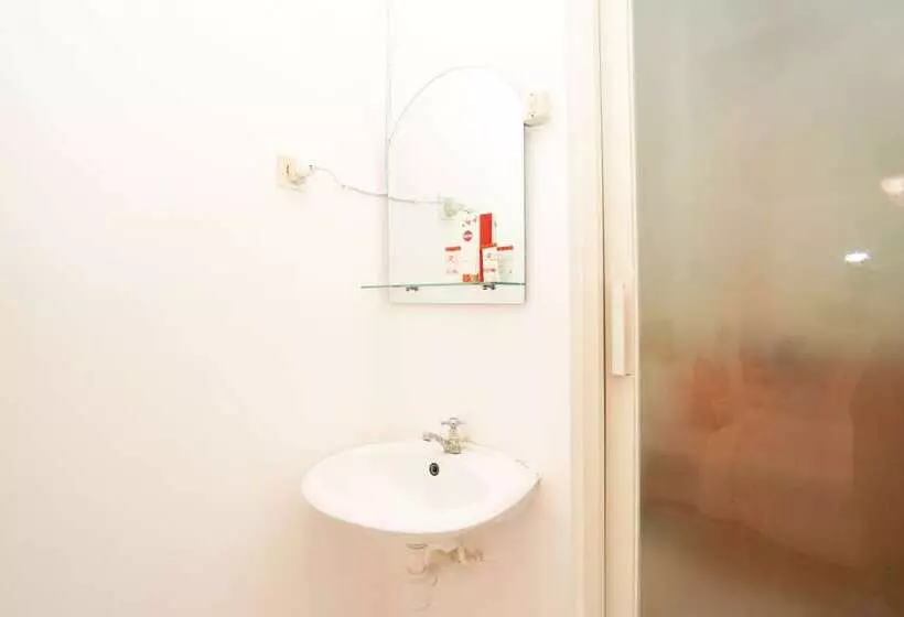 ホテル Marcello Residence Siwalankerto Near Petra University Surabaya Mitra Reddoorz