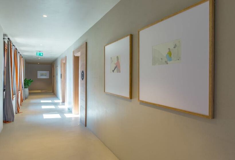 בית מלון כפרי Omm Inn