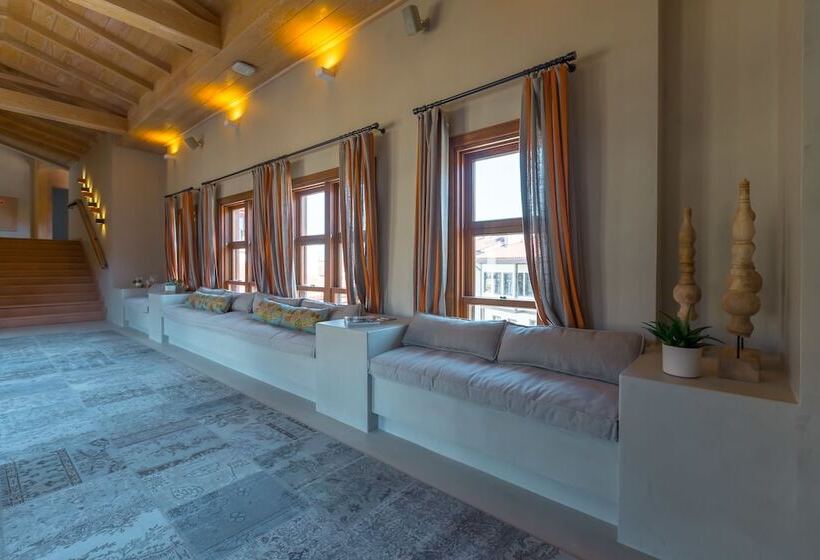 בית מלון כפרי Omm Inn