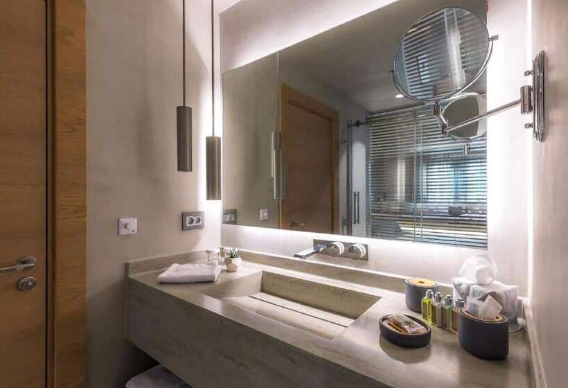 בית מלון כפרי Omm Inn