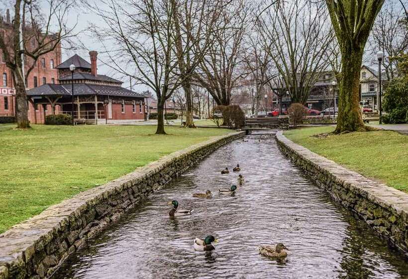 هتل The Wilbur Lititz, Tapestry Collection By Hilton