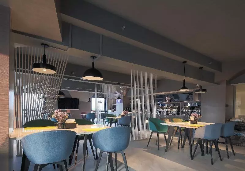 Ibis Styles Hotel Nanjing South Railway Station North Square