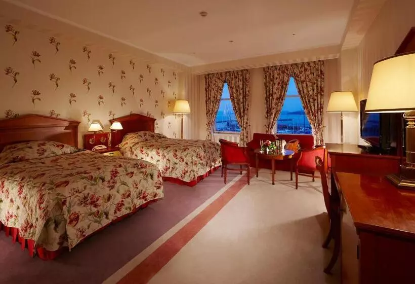 هتل Amsterdam Huis Ten Bosch