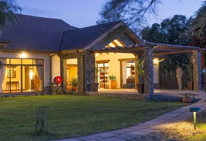 هتل Sweetwaters Serena Camp