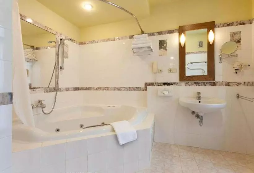 هتل Best Western Santakos