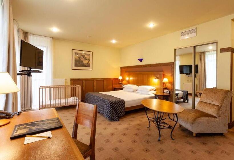 هتل Best Western Santakos