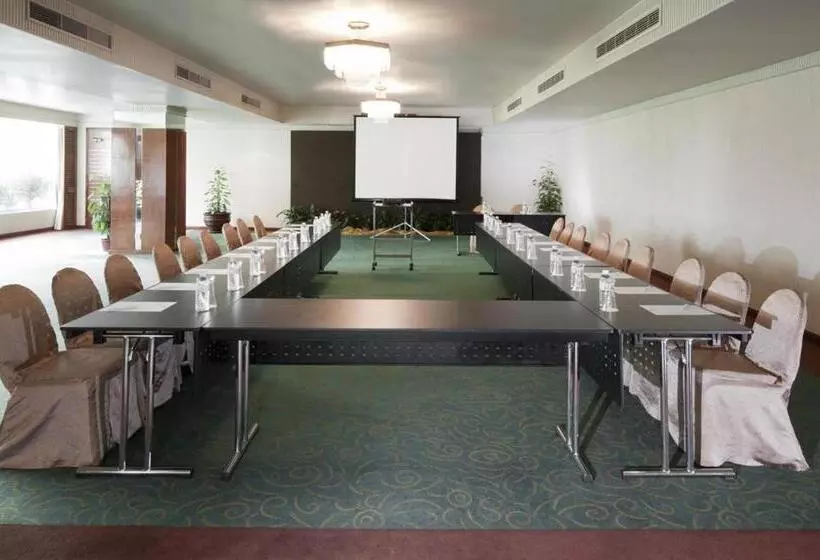 Отель Dorsett Grand Labuan