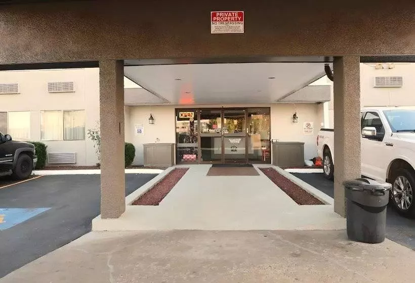 Hotelli Economy Inn Auburn