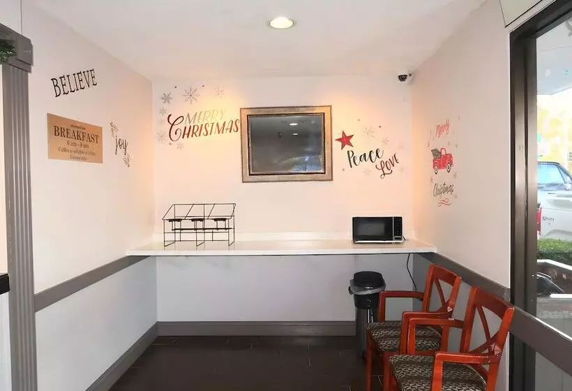 Hotelli Economy Inn Auburn