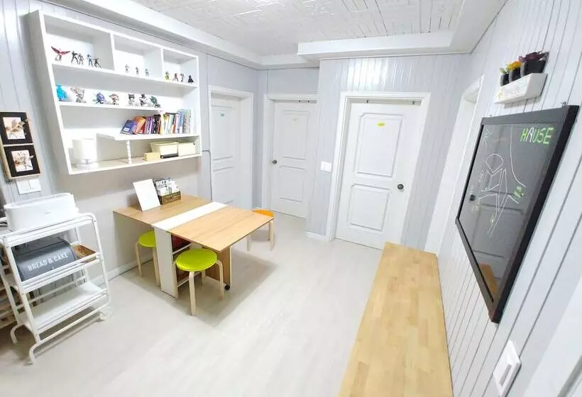هاستل Hause Itaewon