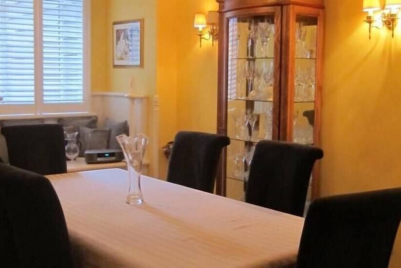 تختخواب و صبحانه Elegant Cabbagetown