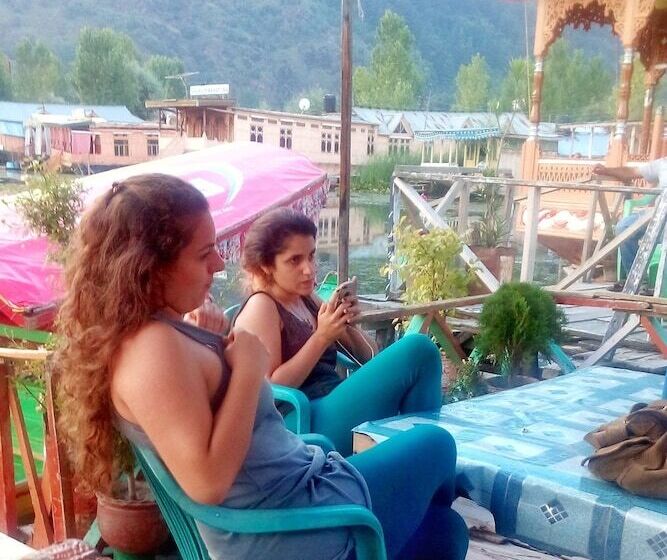 هتل New Bul Bul Group Of Houseboats