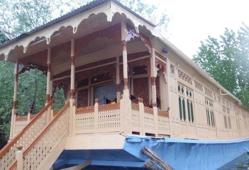 هتل New Bul Bul Group Of Houseboats