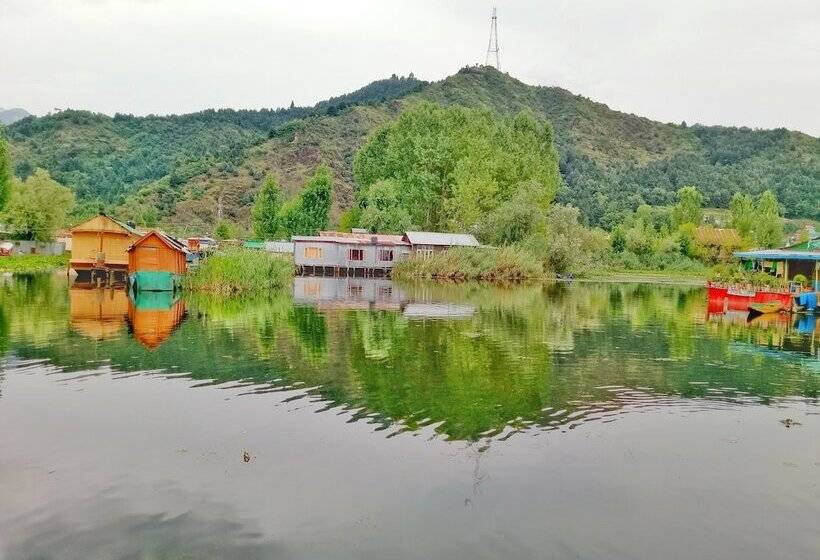 هتل New Bul Bul Group Of Houseboats