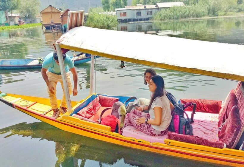 هتل New Bul Bul Group Of Houseboats