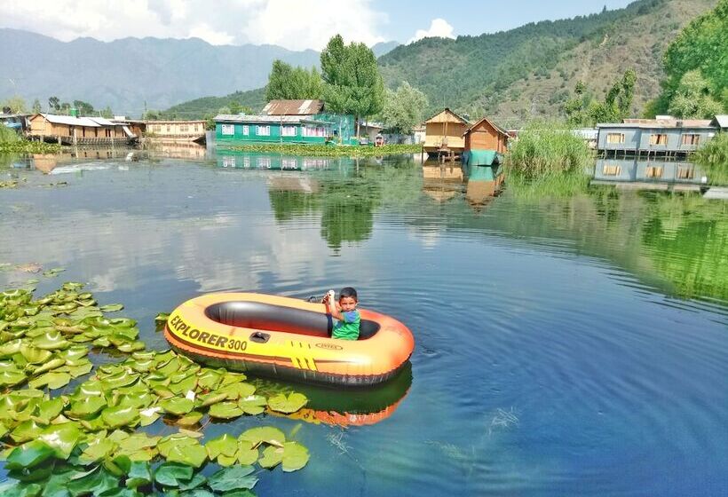 هتل New Bul Bul Group Of Houseboats