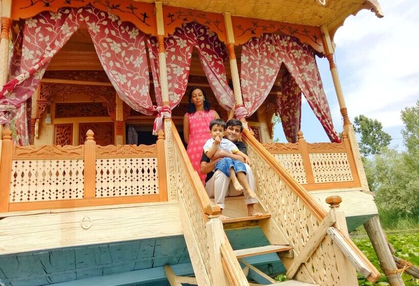 هتل New Bul Bul Group Of Houseboats