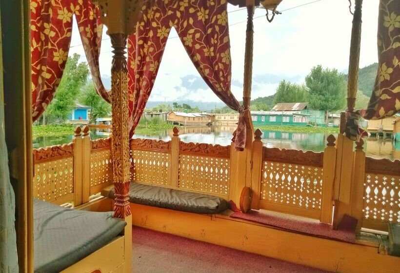 هتل New Bul Bul Group Of Houseboats