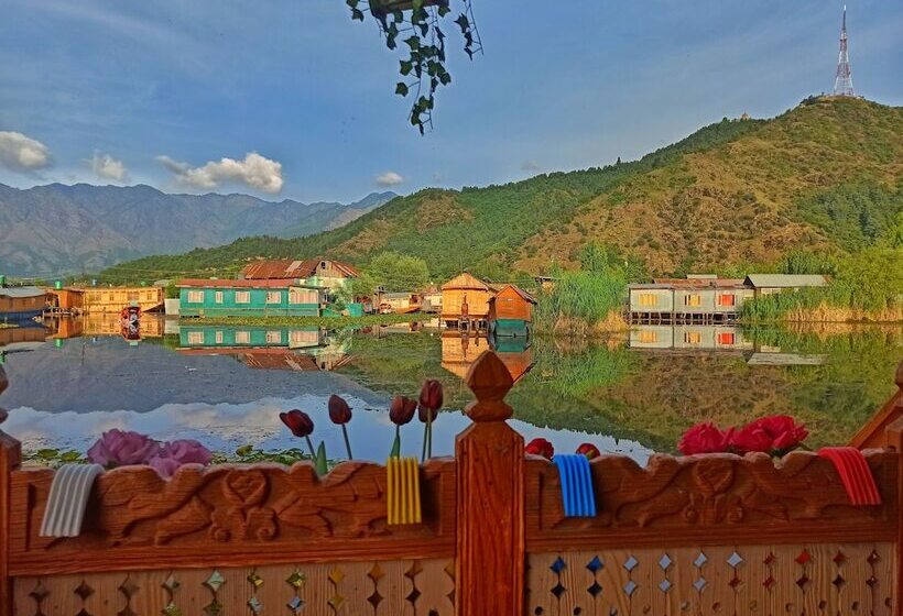 هتل New Bul Bul Group Of Houseboats