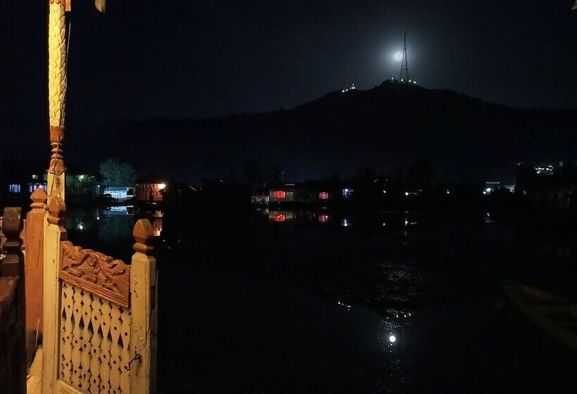 هتل New Bul Bul Group Of Houseboats