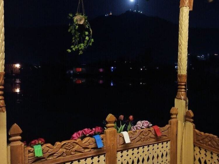 هتل New Bul Bul Group Of Houseboats