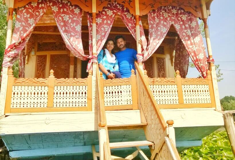 هتل New Bul Bul Group Of Houseboats