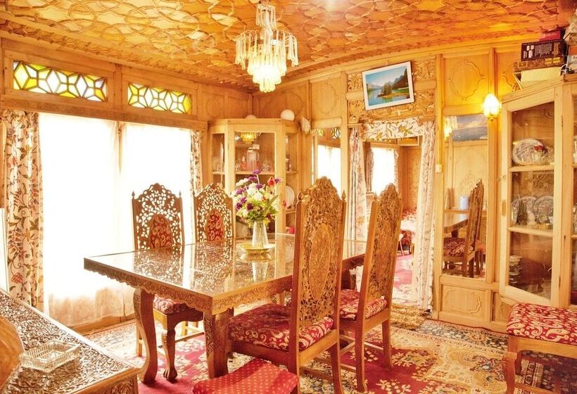 هتل New Bul Bul Group Of Houseboats