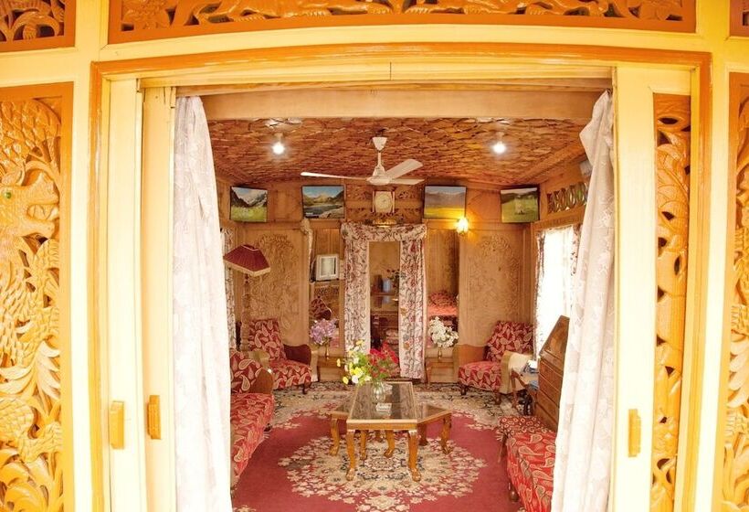 هتل New Bul Bul Group Of Houseboats