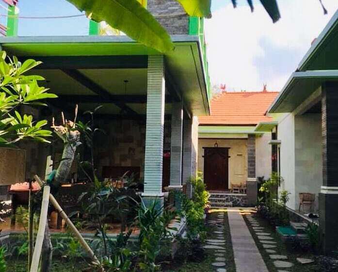 Lembongan Hostel