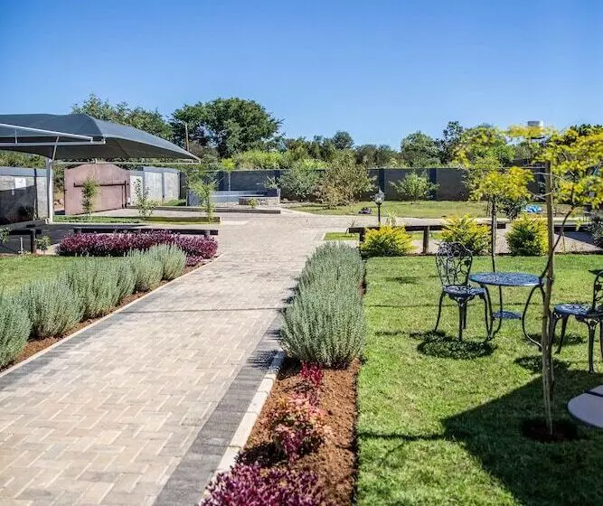 Tshiberry Bed & Breakfast