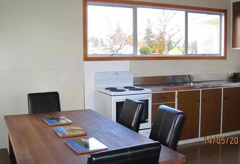 High Country Lodge, Motels & Backpackers