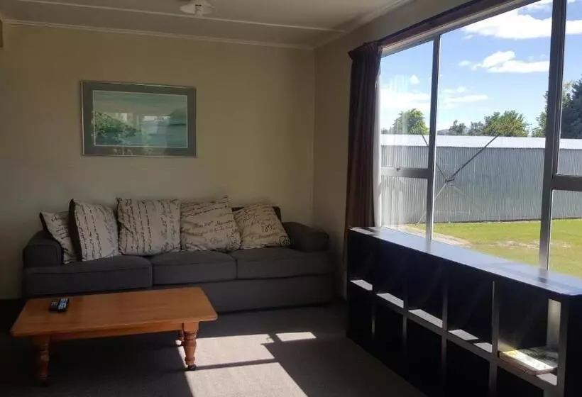 High Country Lodge, Motels & Backpackers