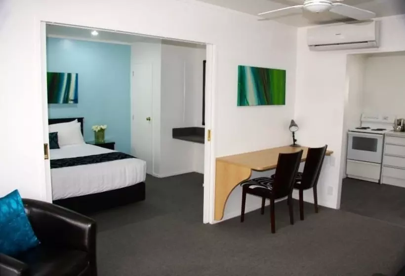 Отель Camelot On Ulster