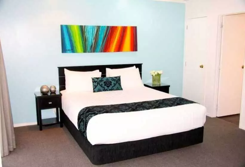 Отель Camelot On Ulster