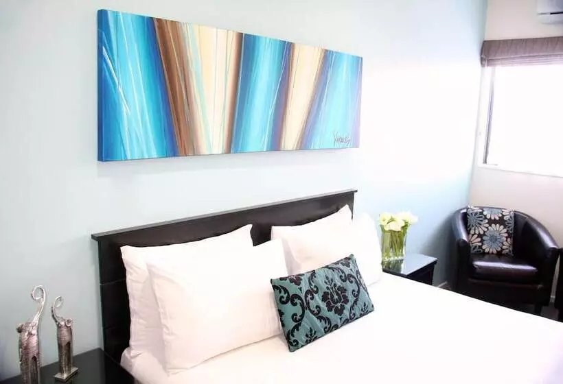 Отель Camelot On Ulster