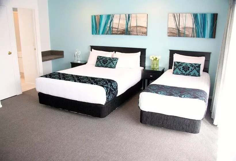 Отель Camelot On Ulster