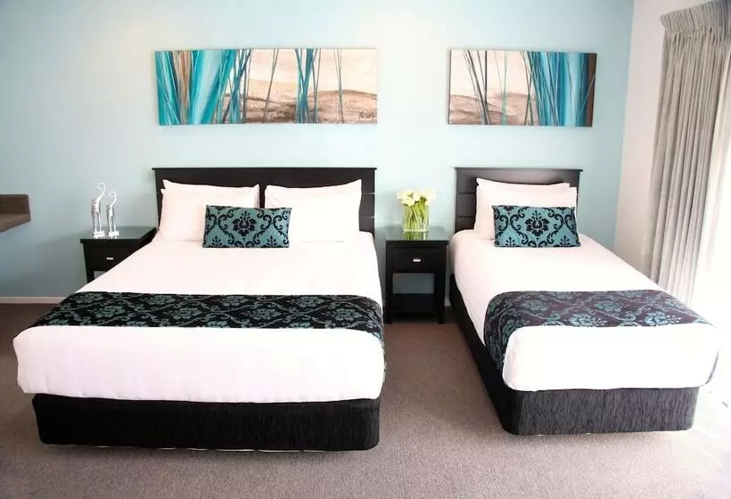 Отель Camelot On Ulster