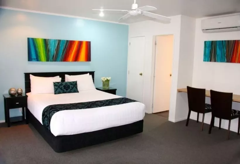 Отель Camelot On Ulster