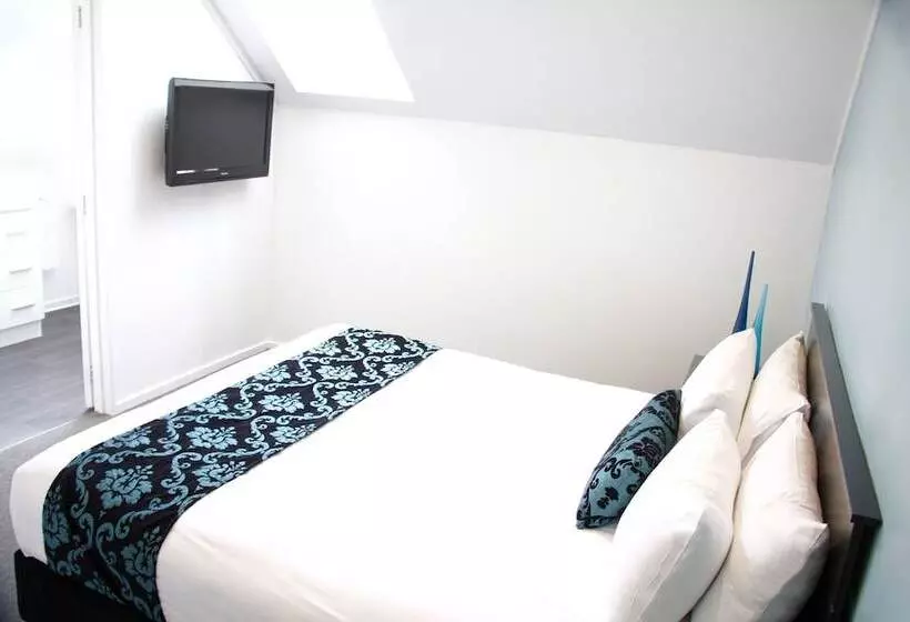 Отель Camelot On Ulster