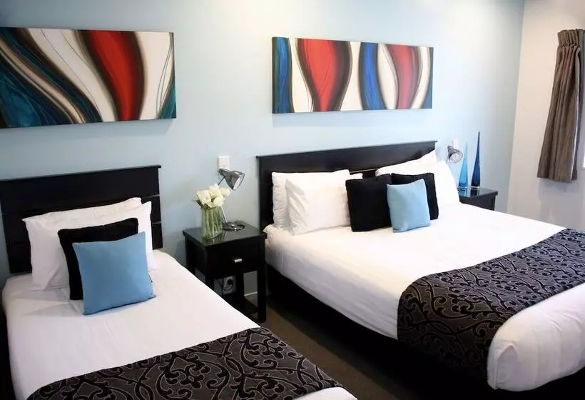 Отель Camelot On Ulster