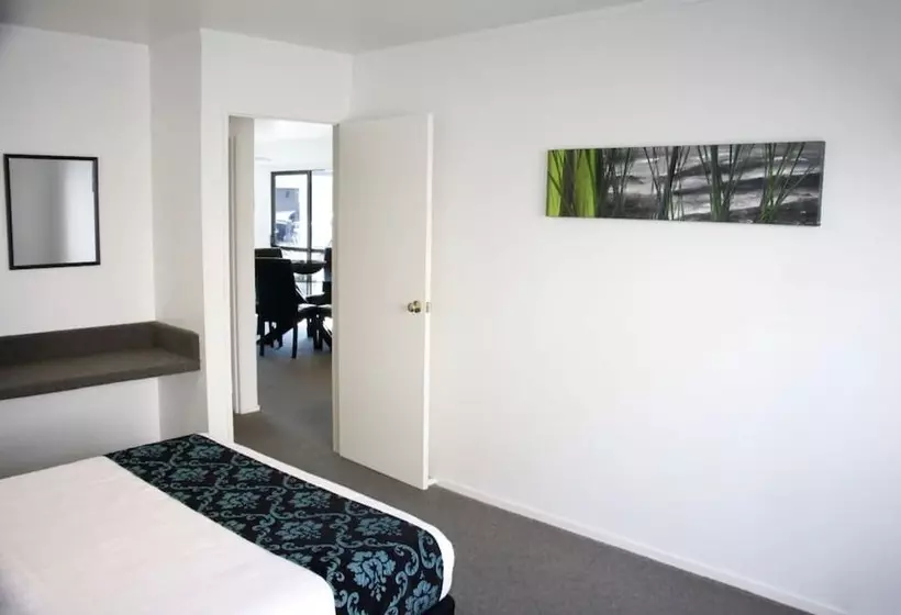 Отель Camelot On Ulster