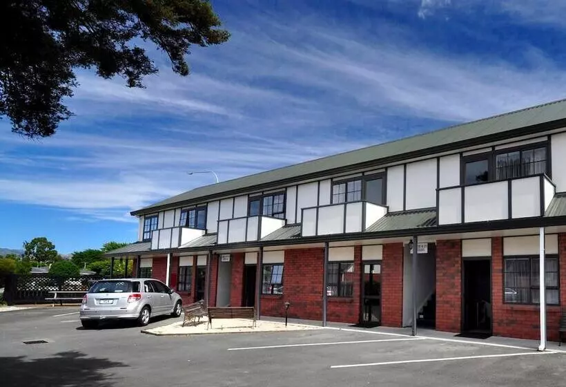 Hotel Knightsbridge Court Motor Lodge