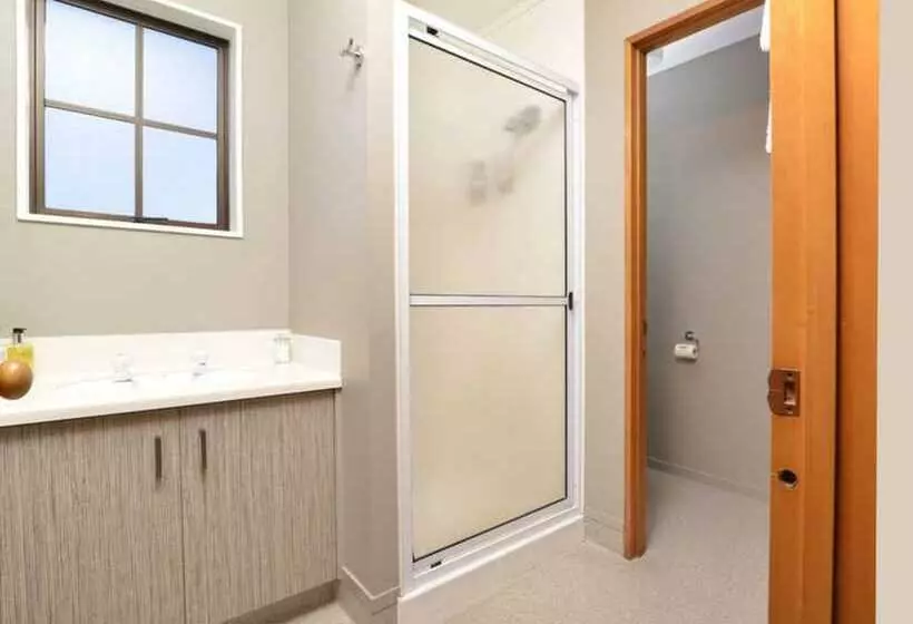 Hotel Knightsbridge Court Motor Lodge