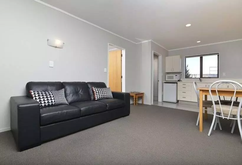 Hotel Knightsbridge Court Motor Lodge