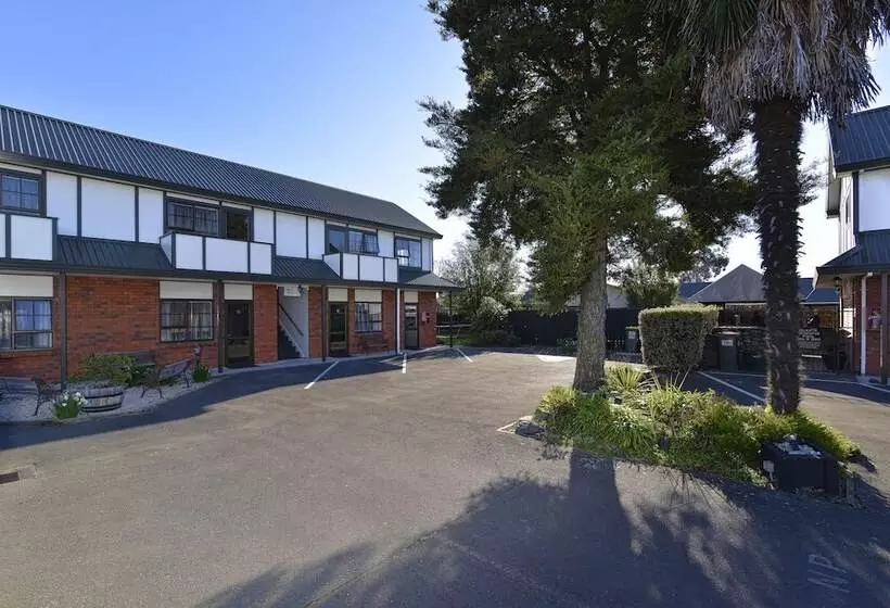 Hotel Knightsbridge Court Motor Lodge