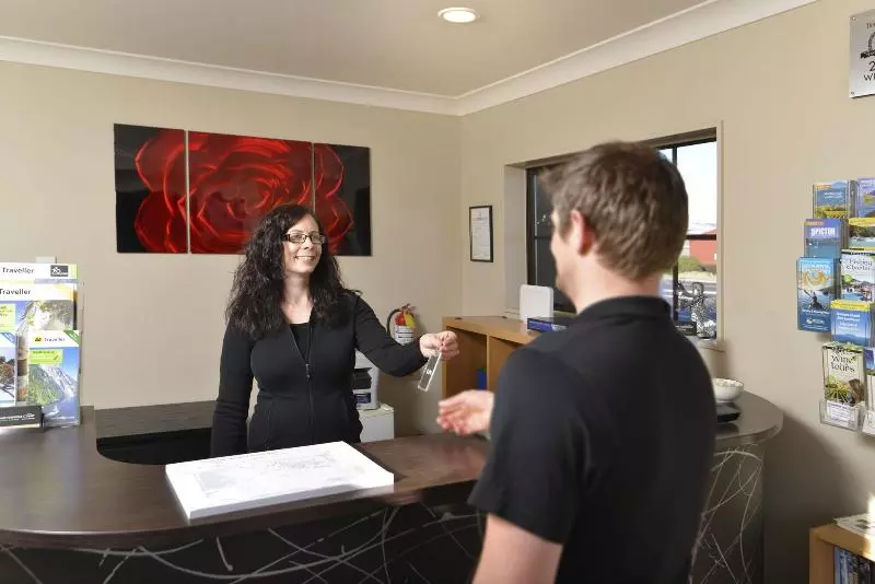 Hotel Knightsbridge Court Motor Lodge