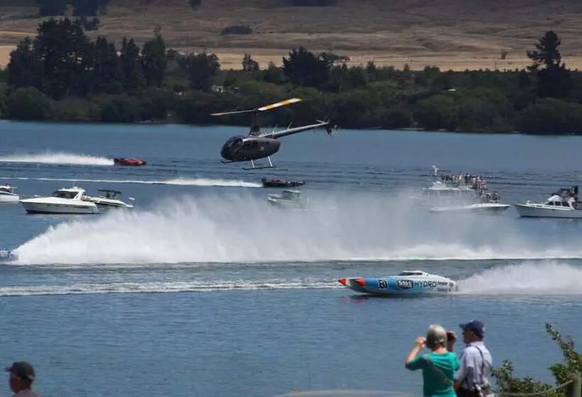 ホテル Twin Peaks Lakeside Inn