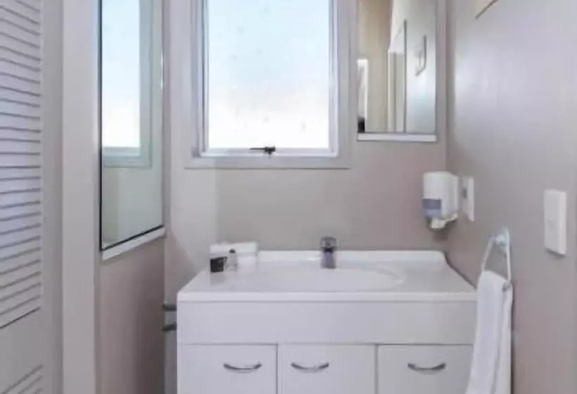 ホテル Twin Peaks Lakeside Inn