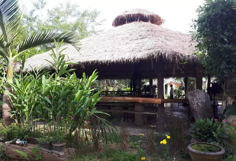 ホテル Baan Suansabaijai Resort